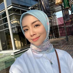 Sample selfie upload for AI hijab headshot training photo 1
